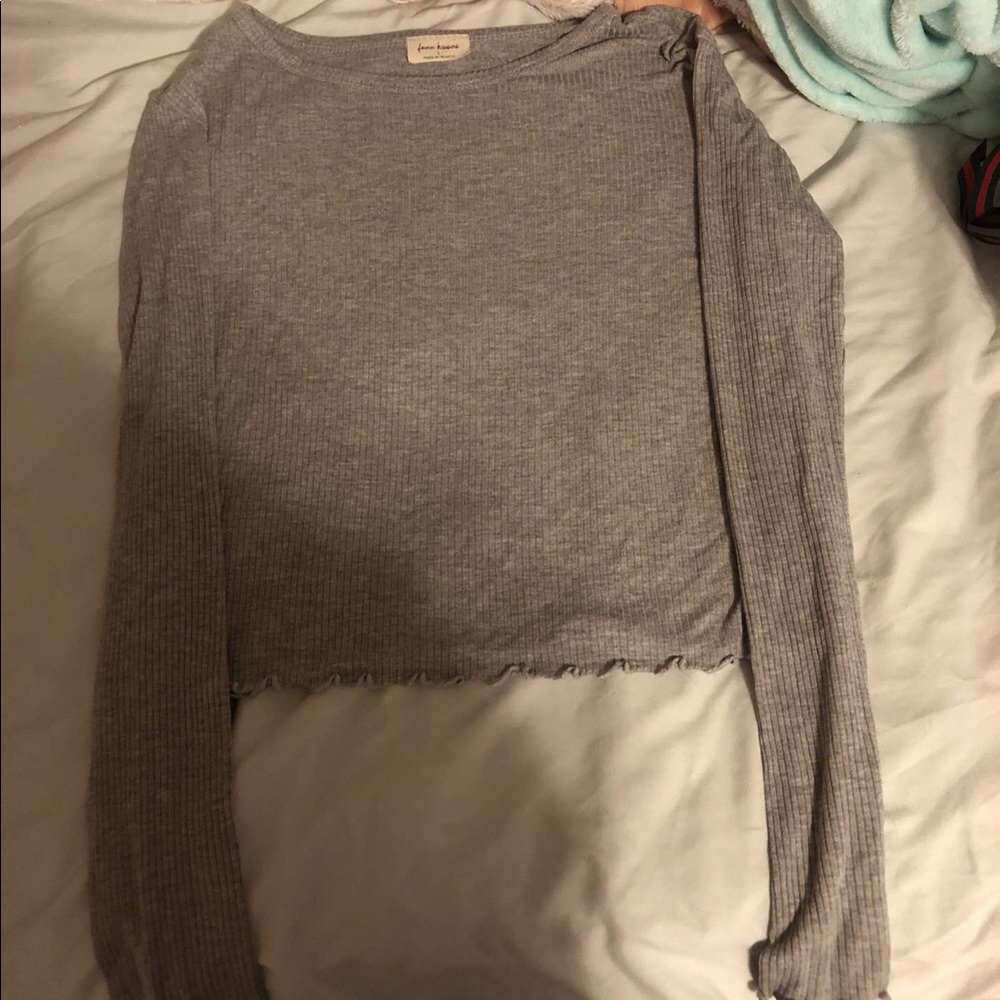 grey crop top
